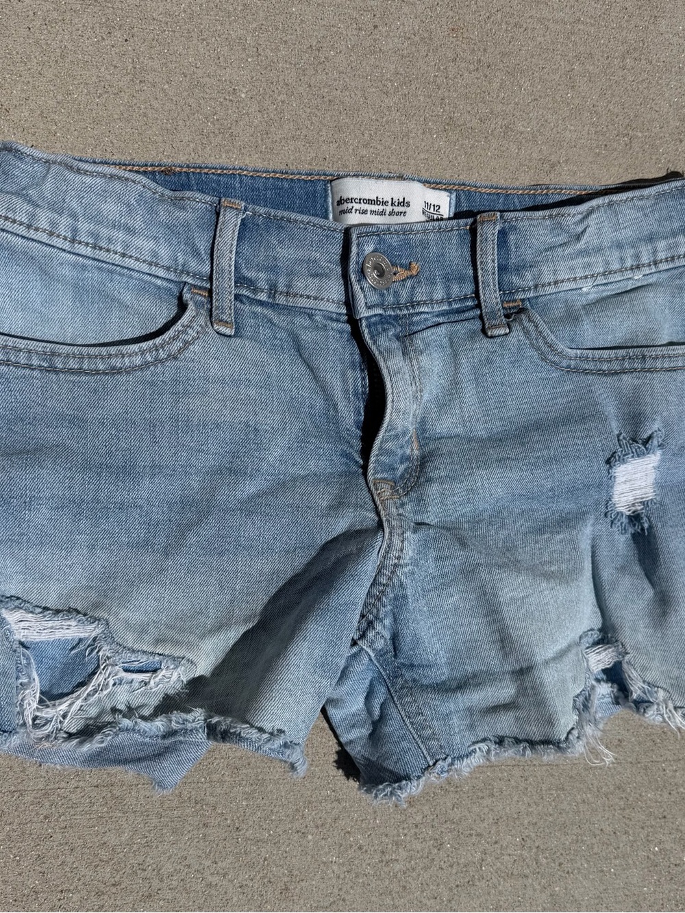 Abercrombie Kids Mid Rise cut off Midi Shorts